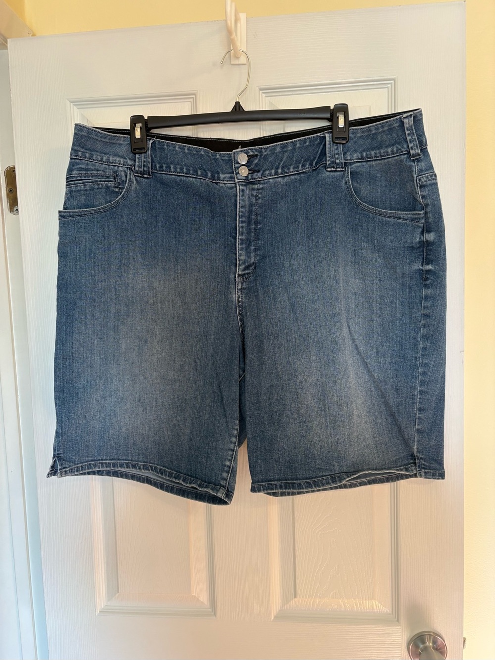 Women’s Mid Wash Denim Shorts - Blue